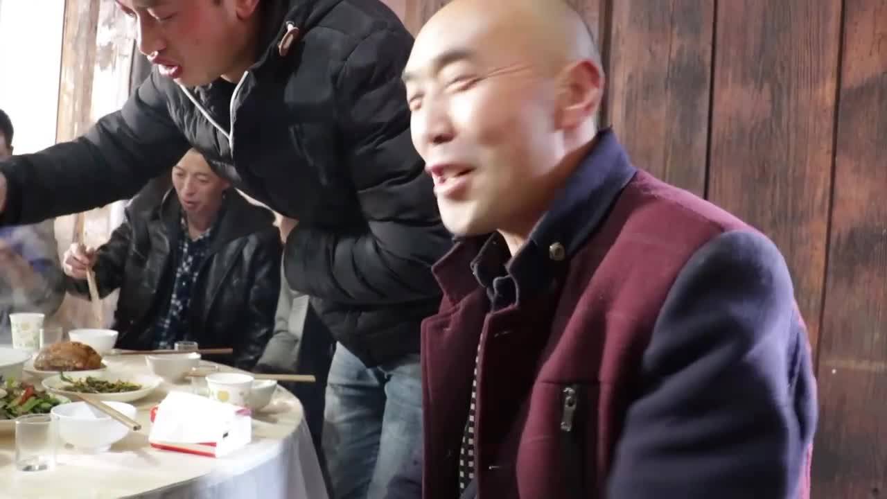 松潘人民宰年猪吃刨汤感受幸福乡村生活