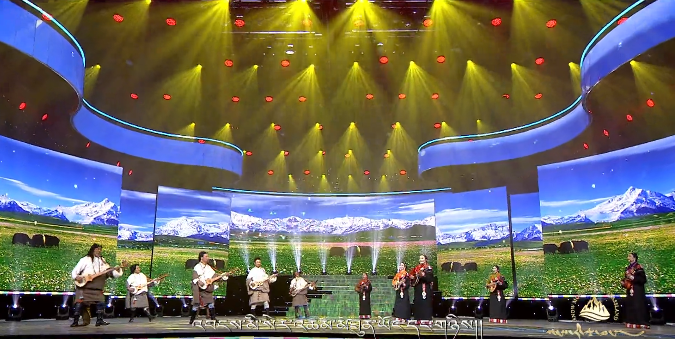 {岗日杂塘 天赐家园}——歌舞节目《甲勒》