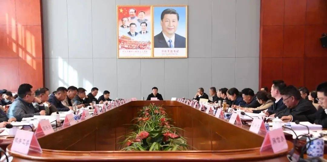 龚会才主持召开市委理论学习中心组学习会