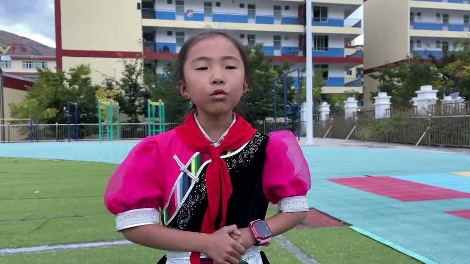 朗诵：《大青树下的小学》巴塘县金弦子小学 德庆尹蓊