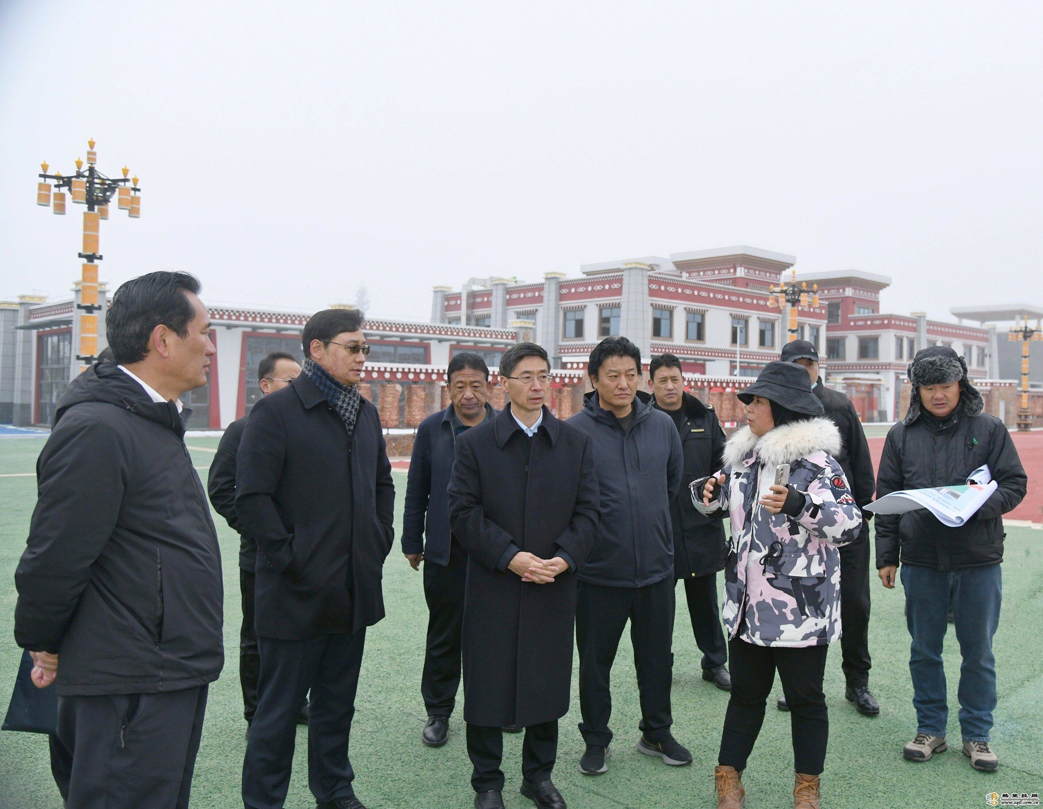 罗朝峰在香格里拉火车站调研时强调：全力以赴精心精细精准做好各项筹备工作