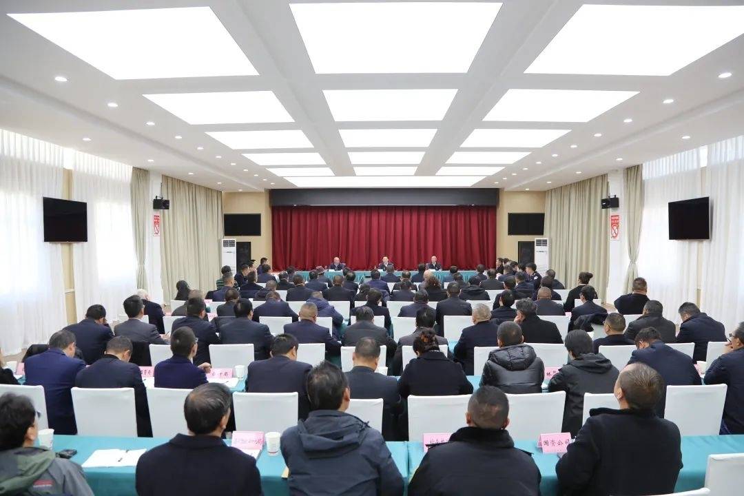 甘孜州委召开九龙县工作座谈会