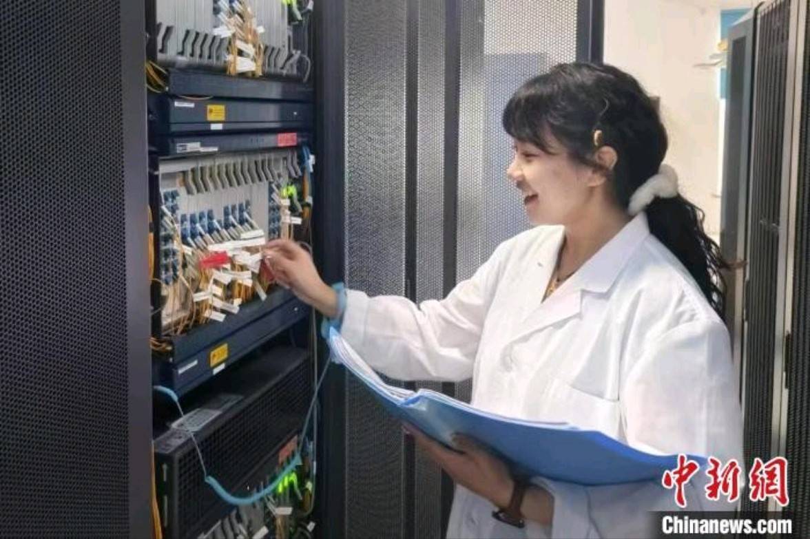 铁路“指挥官”女孩守护平安国庆出行