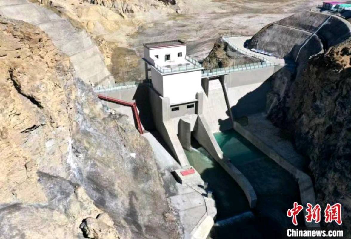 西藏阿里地区首座重力坝热布加林水库工程提前一年下闸蓄水