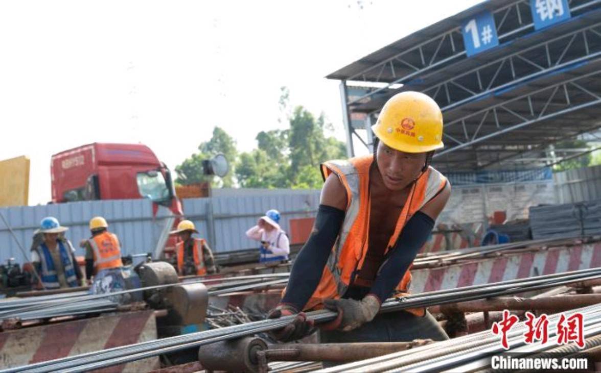 建设者假期坚守一线 大湾区重点项目建设拉满“进度条”