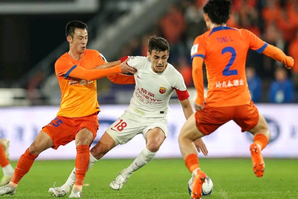 双冠王！上海海港战胜山东泰山，队史首夺足协杯冠军