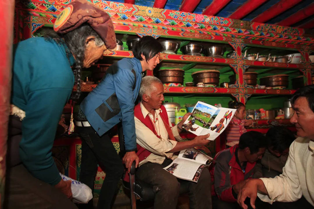 ༼ཁ་བཏགས་དཀར་པོ༽བཏོན་ནས་ལོ་བཅུ་འཁོར་བའི་བཞུགས་མོལ་ཚོགས་འདུ་འཚོཊ།