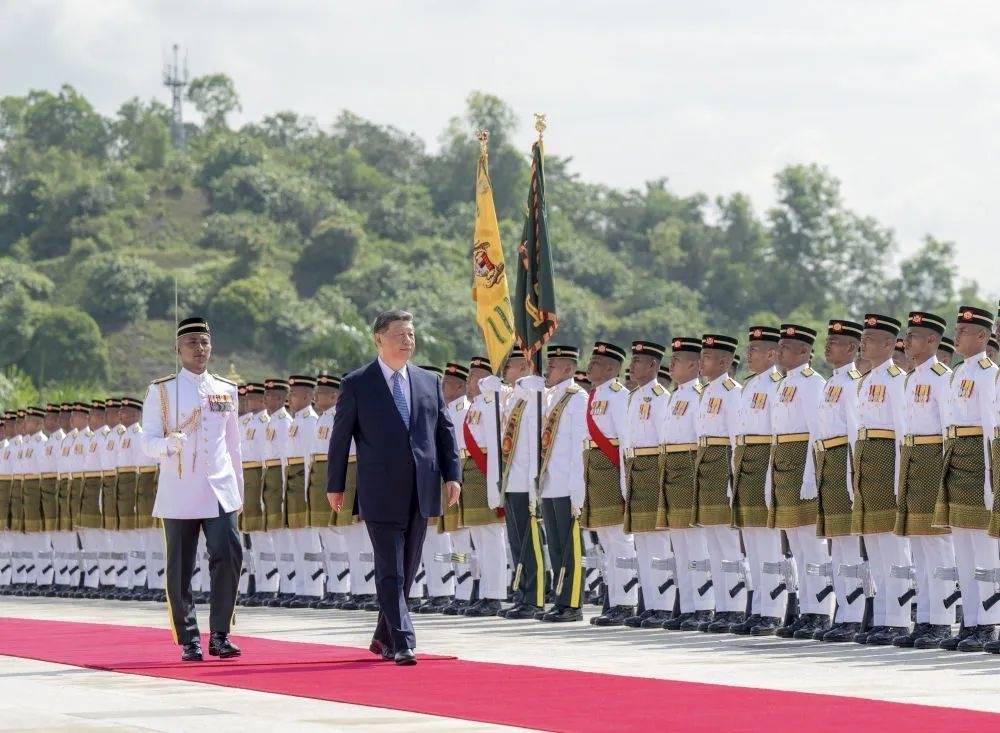 ཞི་ཅིན་ཕིང་མ་ལེ་ཞི་ཡར་ཕེབས་པའི་འདྲ་པར།