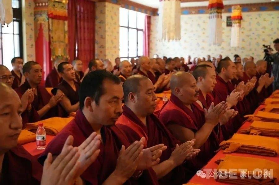 དགེ་འདུན་པ་འདི་རྣམས་ལ་མཐོ་རམས་པའི་ཡོན་གནས་གནང་།