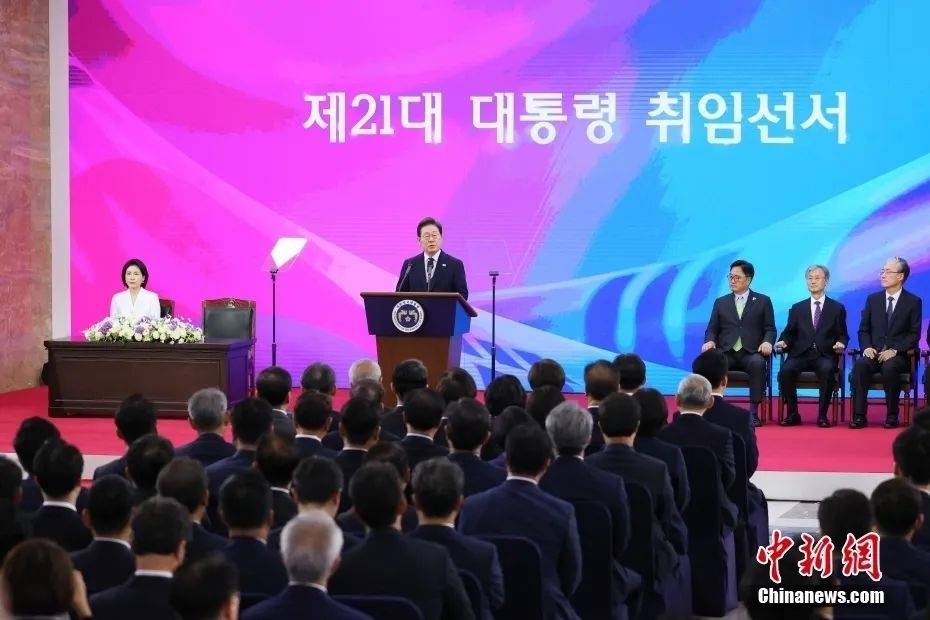 ལི་ཙའེ་མིང་གིས་དམ་བཅའ་བཞག་ནས་ཁོ་ར་ཡ་ལྷོ་མའི་ཙུང་ཐུང་གི་འགན་བཞེས།