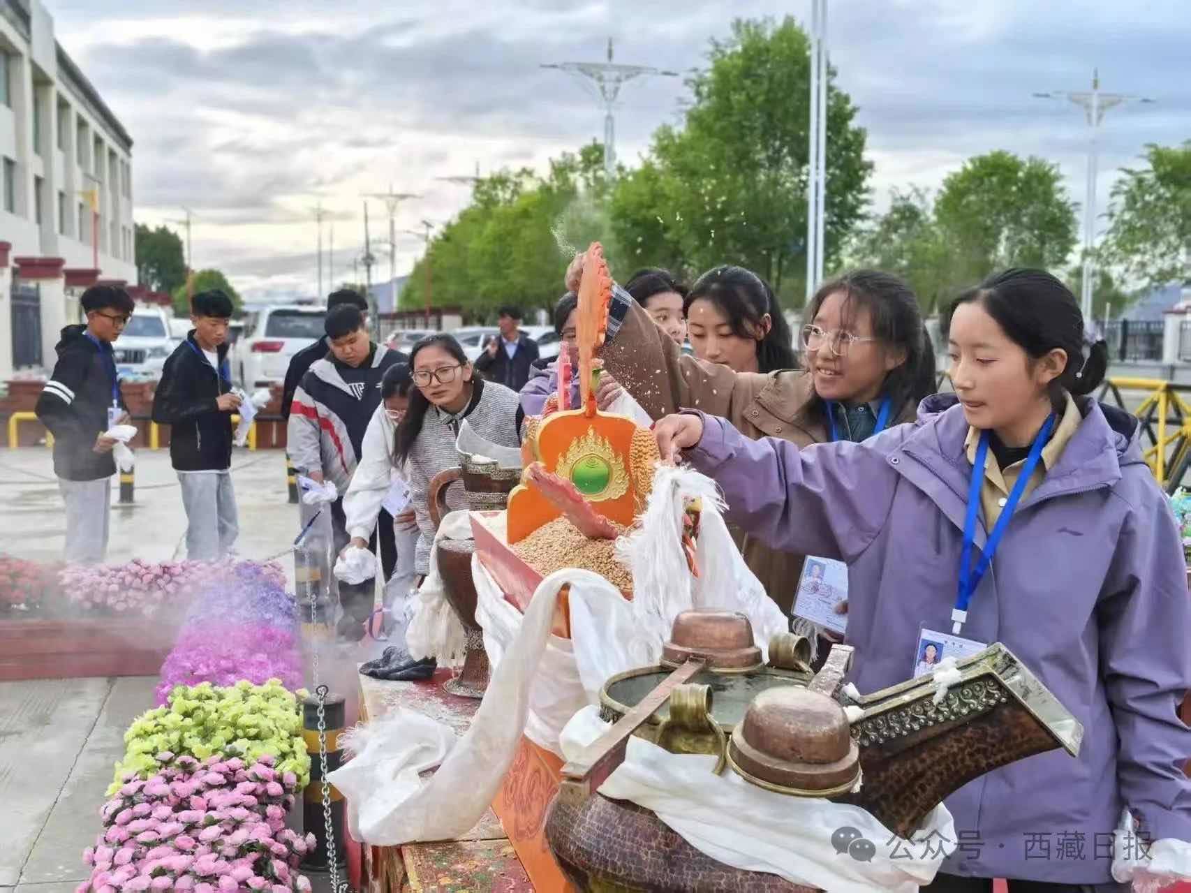 མཐོ་རྒྱུགས་ལ་ཞུགས་མཁན་ཡོངས་ལ་བཀྲ་ཤིས་སྨོན་འདུན་ཞུ། 