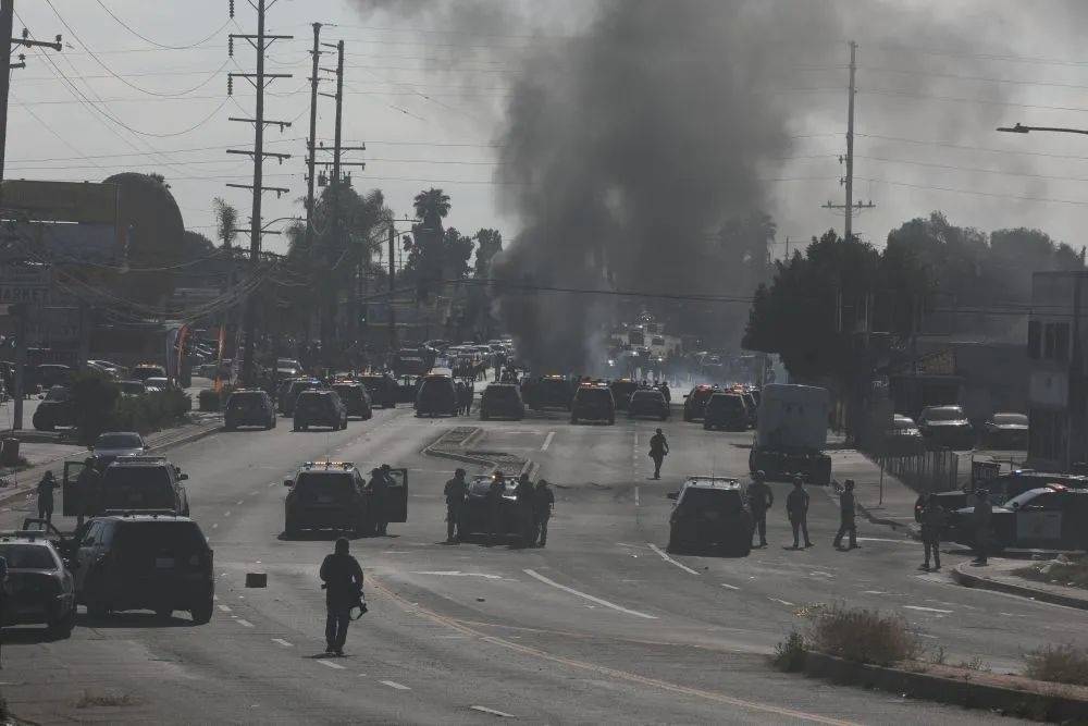 ཨ་རིའི་གྲོང་ཁྱེར་འདིར་རྒྱུན་མཐུད་ནས་ཟིང་ཆ་དྲག་པོ་ལང་བཞིན་འདུག