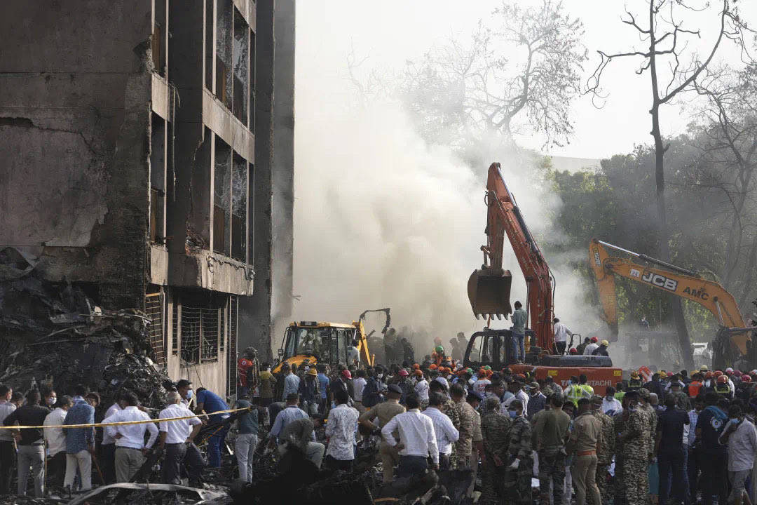 རྒྱ་གར་དུ་གནམ་གྲུ་ཞིག་ཐང་ལ་ལྷུང་ནས་མི་ཉིས་བརྒྱ་ལྷག་གྲོངས་འདུག