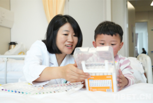 治愈你 温暖我:小卓玛的“漂亮”新生——北京建藏援藏工作者协会救治西藏女童赴京治疗纪实