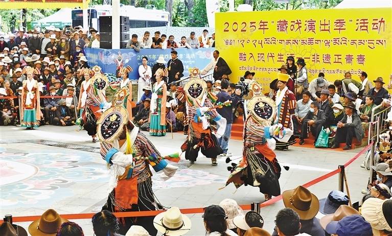 加强保护传承 非遗绽放青春活力