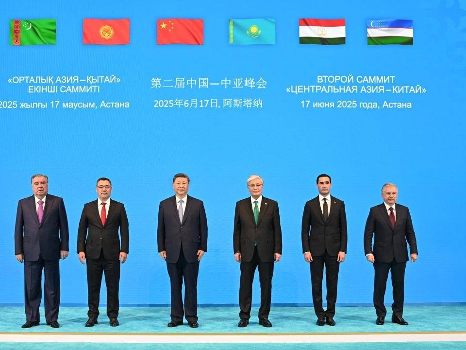 ཞི་ཅིན་ཕིང་སྐབས་གཉིས་པའི་ཀྲུང་གོ་དང་ཨེ་ཤ་ཡ་དབུས་མའི་རྩེ་འཛོམས་གྲོས་ཚོགས་ཐོག་བརྗོད་དོན་གཙོ་བོའི་གཏམ་བཤད།