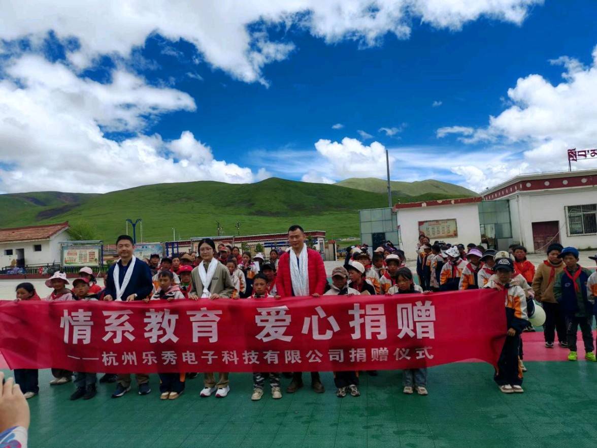 爱心捐赠暖校园   温暖传递润人心