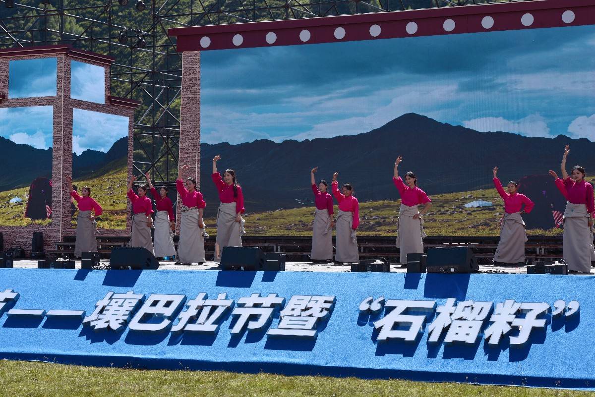 【跟着节日去旅行】阿坝州大草原文化旅游节 《嗨·则曲博姆》惊艳亮相