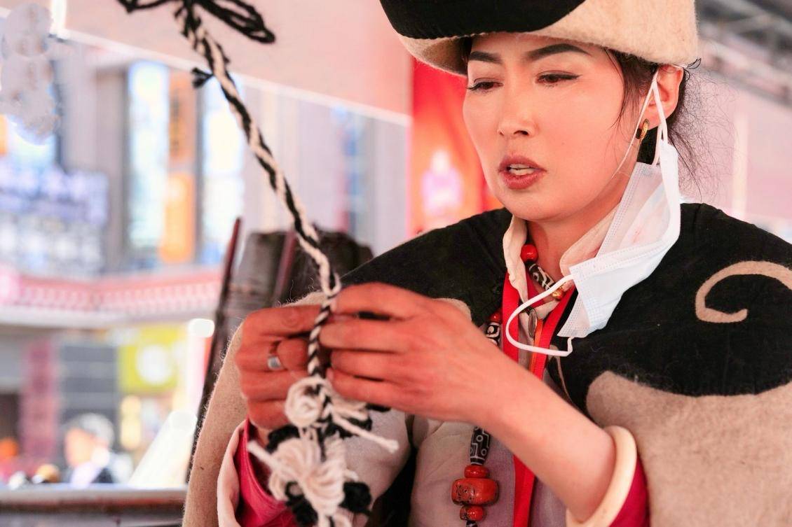 经纬生花——昌都市“织韵匠心”编织技能大赛梭飞线舞织就山河