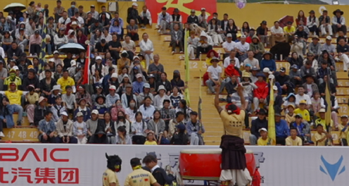 巴西银河足球玉树邀请赛  玉树市民为球员呐喊助威