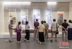 杭州两地民进开明画院联展启幕 88件作品共绘抗战记忆