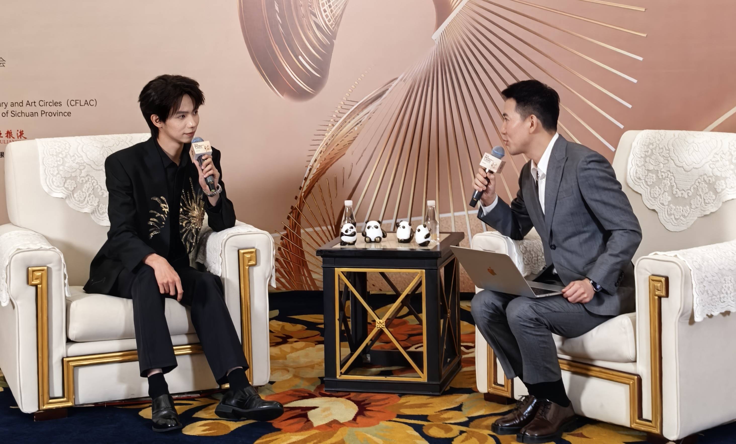 罗一舟：青年人要探索传统文化的新颖表达｜对话金熊猫奖