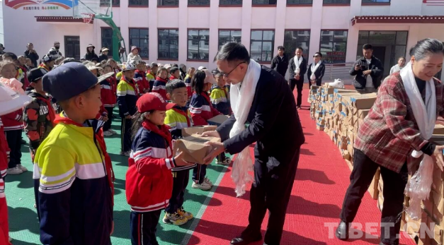 同心暖雪域 爱心伴成长