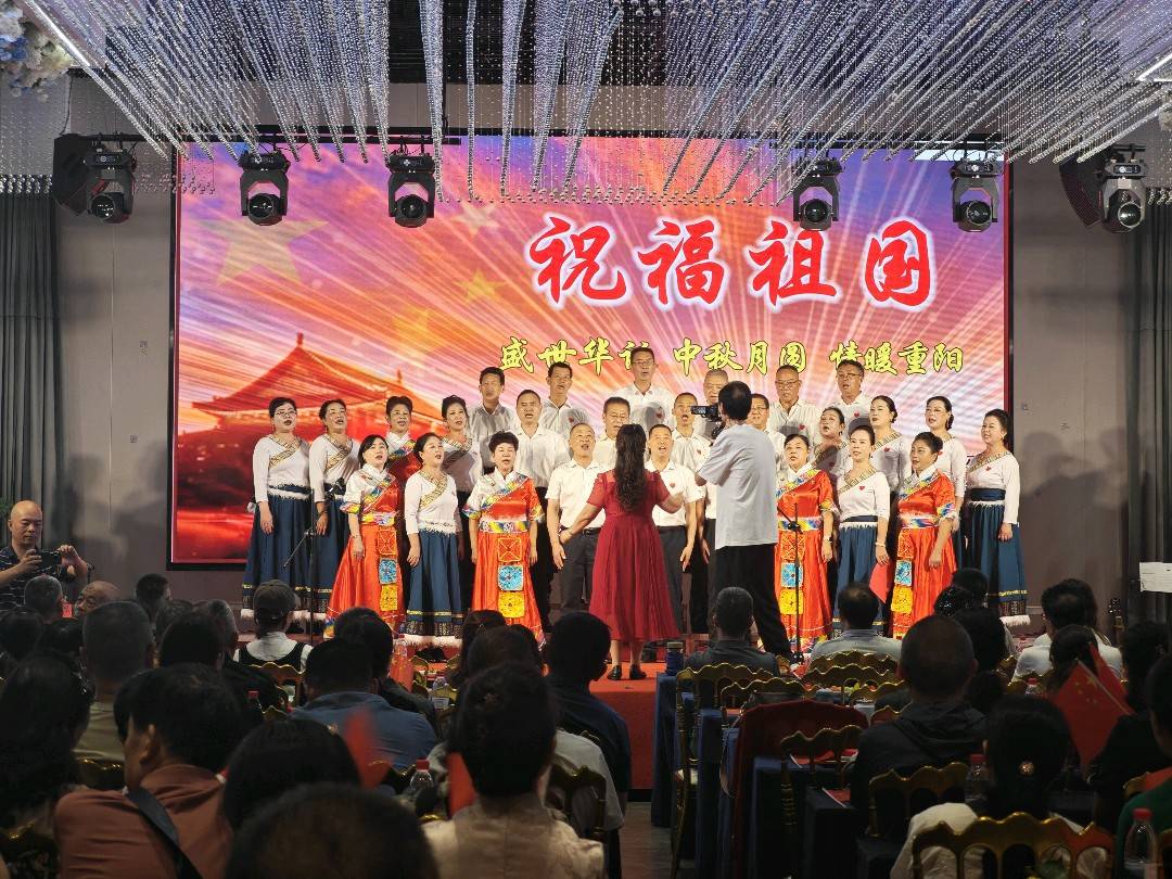 三百余位昌都“老西藏”蓉城共庆国庆 党建活动温暖银龄生活