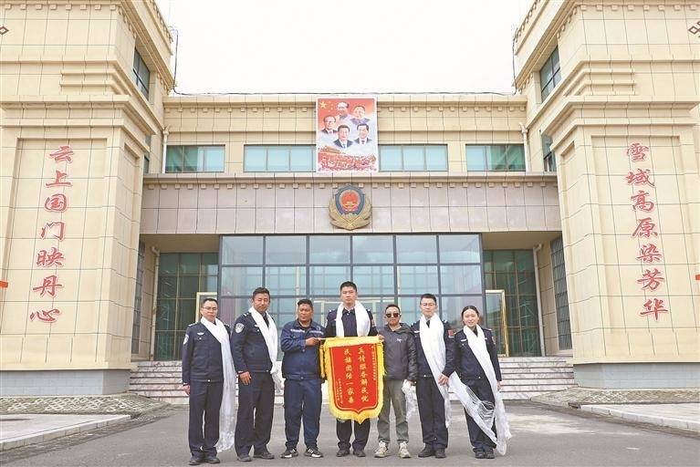 喜马拉雅深处唱响“警民一家亲”——吉隆出入境边防检查站民族团结进步实践