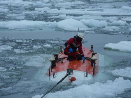 世界唯一！我国在北极密集海冰区进行连续载人深潜