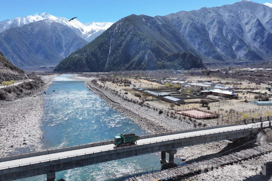 【牢记嘱托 谱写青藏高原新篇章】励轩：川藏公路网织就富民兴藏新答卷