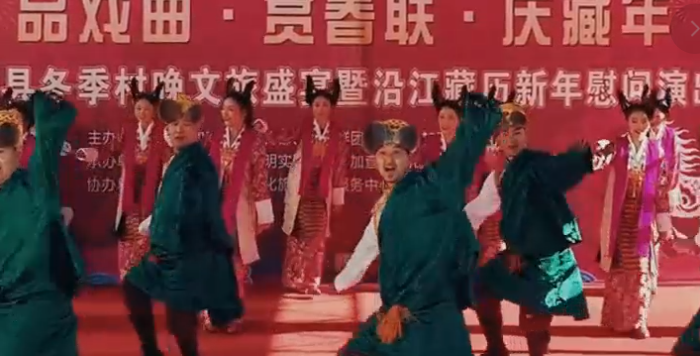 山南市加查县这场村晚藏历新年活动火出圈！