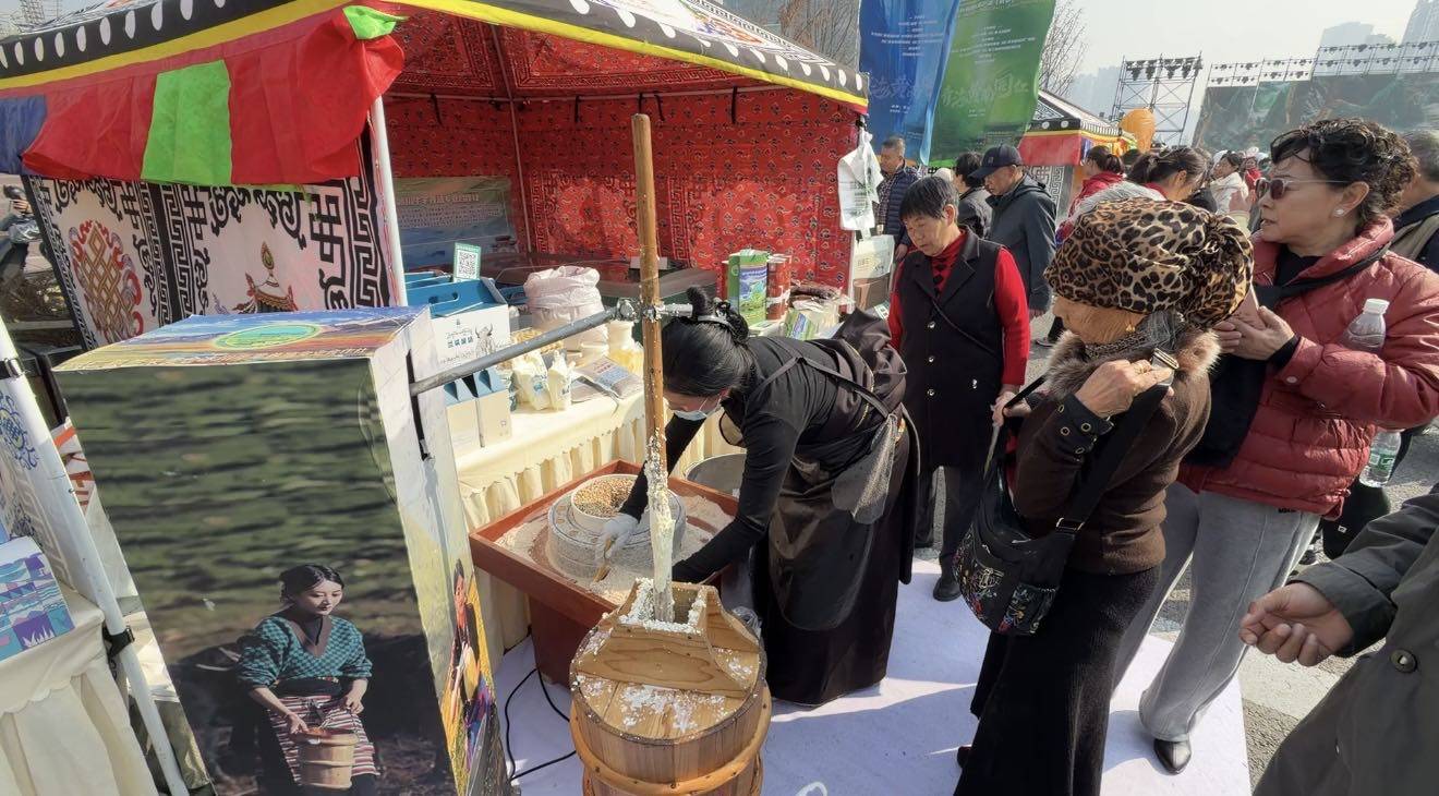 在成都温江逛同仁年货大集