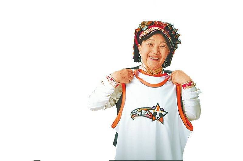 让藏羌织绣在生活里绽放