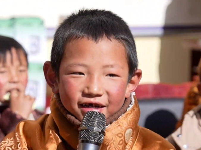 甘孜州道孚县维科村自发举办村晚 孩子们带着“绝活”来了