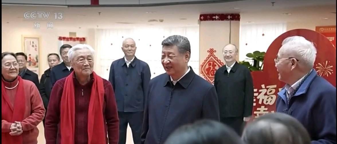 习近平春节前夕在北京看望慰问基层干部群众