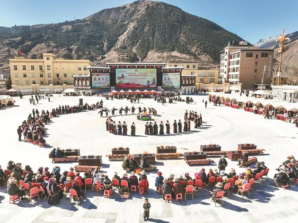 人间烟火气 已是年味浓   看甘孜新春里的市集、炊烟与非遗