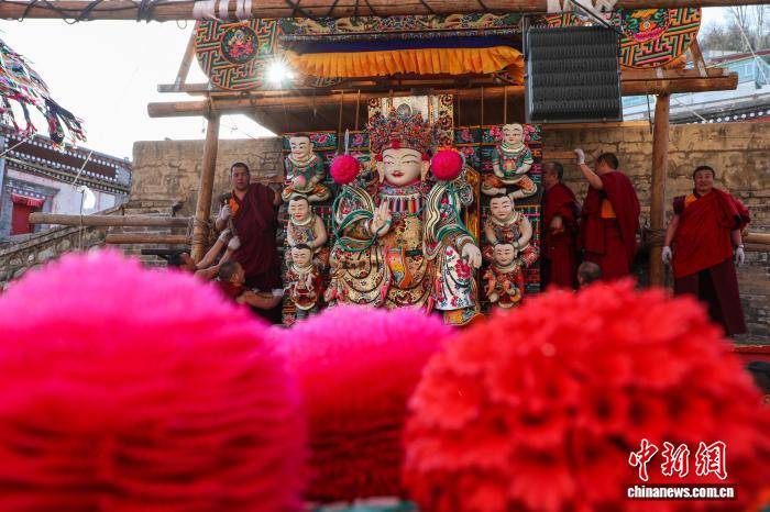 塔尔寺三绝之冠”酥油花惊艳元宵夜