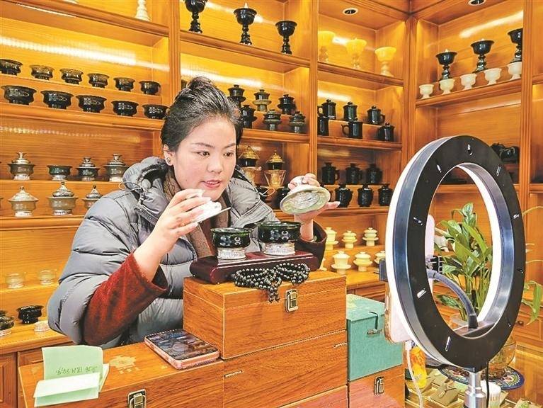以网为媒 “玉”见西藏