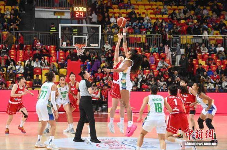 中国女篮热身赛72:66再胜巴西队