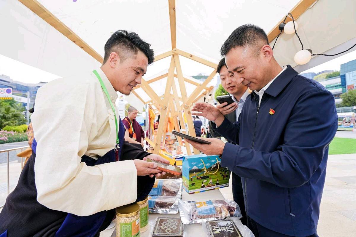 4526米高原馈赠 石渠农特产品走进蓉城
