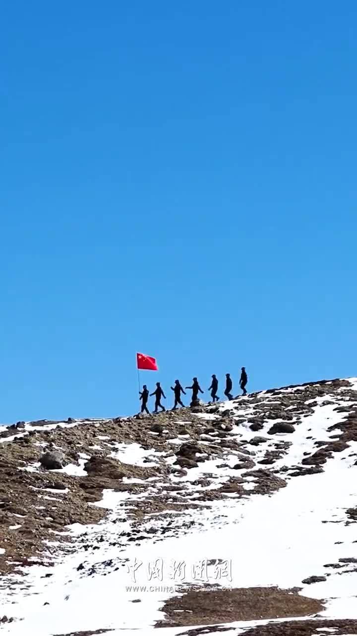 那抹镌刻边关的红，是筑牢边境安宁的忠诚底色