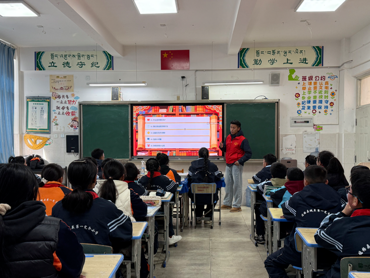 德格县：学雷锋践文明 护开学守平安 多举措筑牢文明与安全双防线