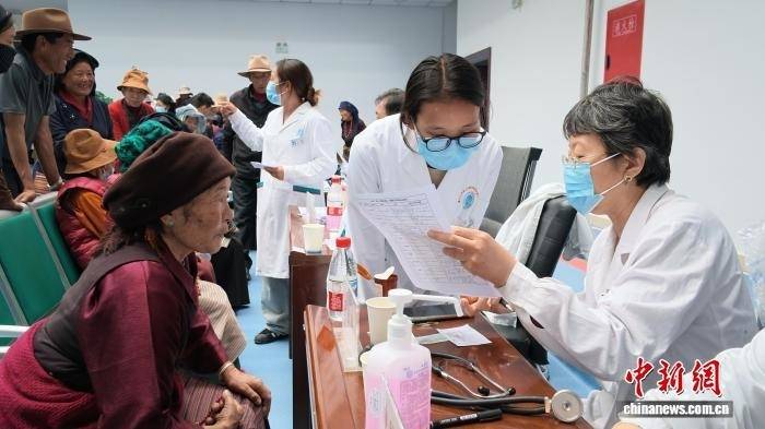 青藏铁路送来近千人进藏医疗队
