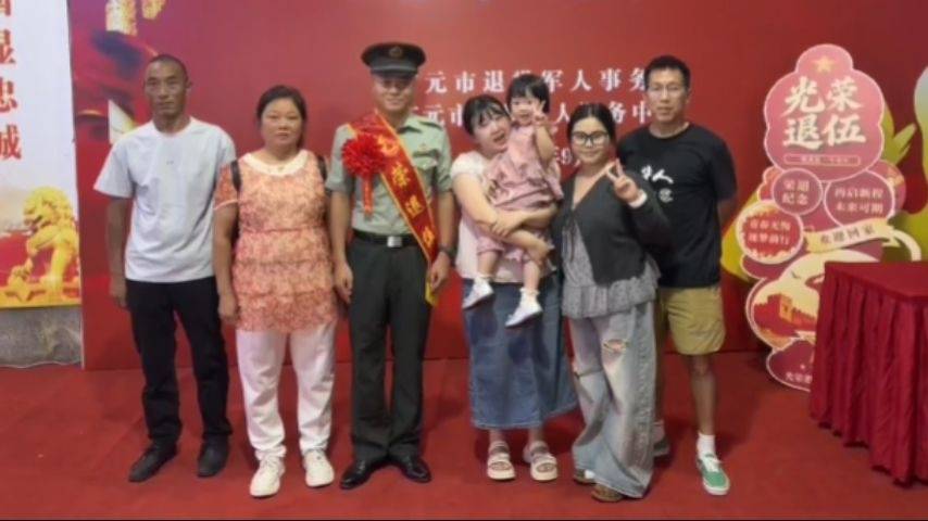双拐藏荣光！刷屏老兵来自巴中恩阳，12年青春许家国
