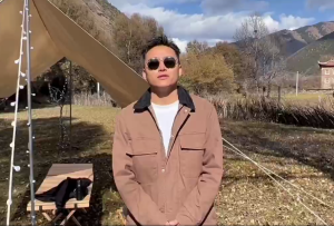 #康巴卫视格桑啦 11月7日6点30分，我们在甲根坝的星空下，和罗布桑珠一起唱响《格桑啦》~