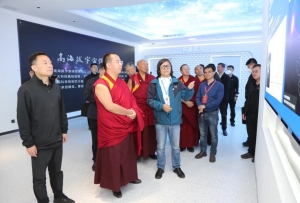 པཎ་ཆེན་ཨེར་ཏེ་ནི་ཆོས་ཀྱི་རྒྱལ་པོ་དཀར་མཛེས་ཁུལ་དུ་གཟིགས་ཞིབ་ལ་ཕེབས།