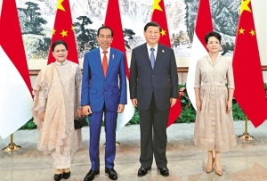 ཞི་ཅིན་ཕིང་གིས་ཧིན་རྡུ་ཉི་ཞི་ཡའི་ཙུང་ཐུང་ཙོ་ཁོ་དང་མཇལ་འཛོམས་གནང་བ།