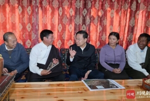 王晓晖在阿坝州调研时强调：牢牢把握高质量发展这个首要任务，奋力谱写民族地区现代化建设新篇章