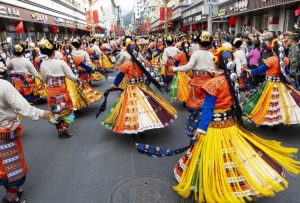 非遗巡游 近距离感受多彩阿坝
